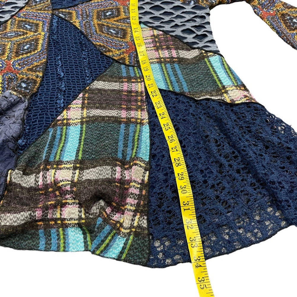 The Pyramid Collection Textured Top Multi Fabric Flowy L/S Patchwork - Picture 7 of 9